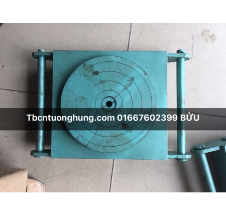 RÙA ĐẨY KÉO HÀNG 8 TẤN KAWASAKI BÁNH SẮT