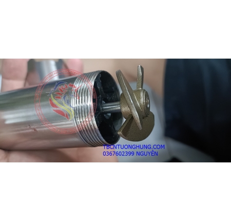 Bơm dầu nhớt bằng pin ống inox