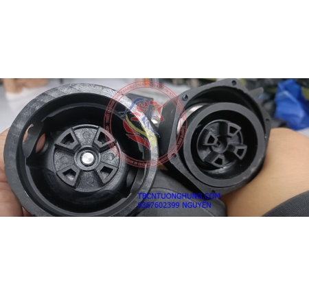 Bơm dầu nhớt bằng pin ống inox