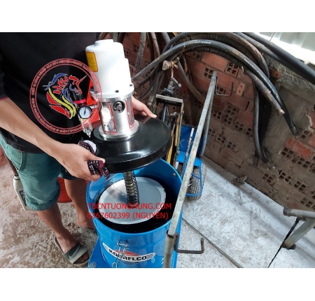  THÙNG BƠM MỠ BÒ KHÍ NÉN 45 LÍT KOORFLCO TAIWAN 