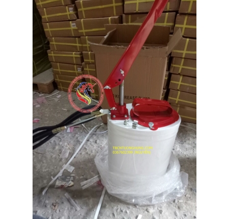 THÙNG BƠM MỠ BÒ BẰNG TAY 8KG-10KG KOORFLCO TAIWAN